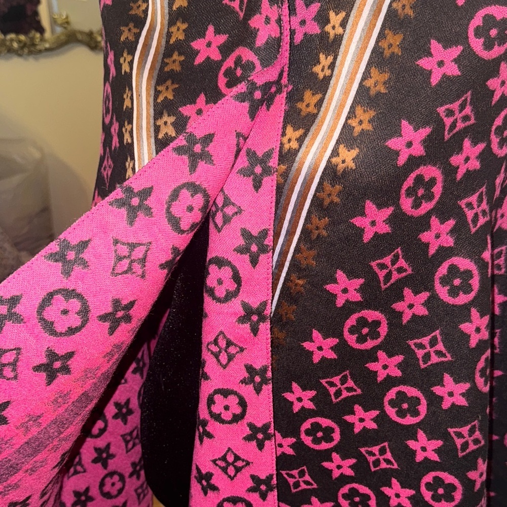 Pink Patterned Shawl - Picture 11 of 15